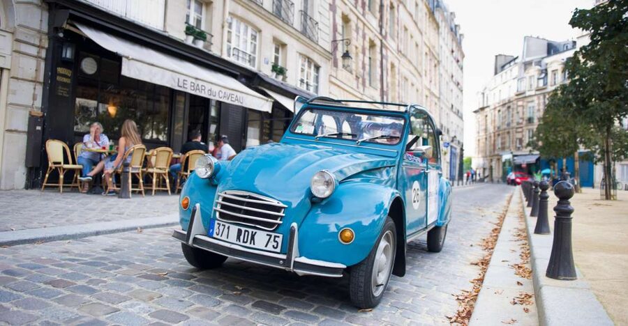 Paris: Private Sightseeing Tour in Citroën 2CV - Photo stops make the ride more useful