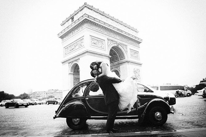 Paris Private Tour: Romantic Tour in a 2CV - Morning, afternoon, or a quieter Sunday ride