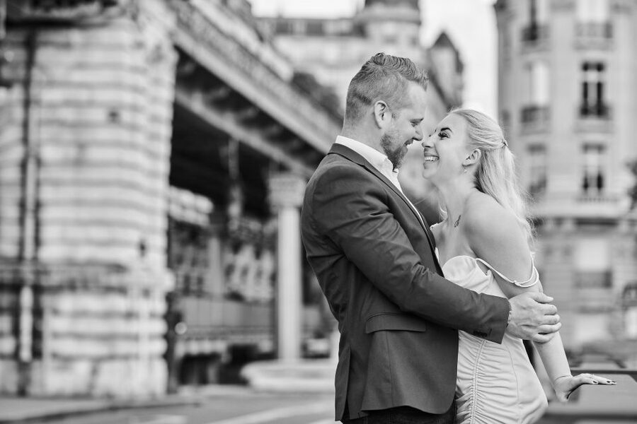 Paris: Private VIP Photoshoot with Experienced Photographer - Mattia’s approach to posing and direction