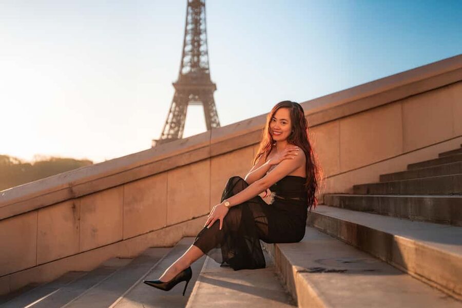 Paris: Professional Photoshoot with the Eiffel Tower - Posing help for people who feel awkward