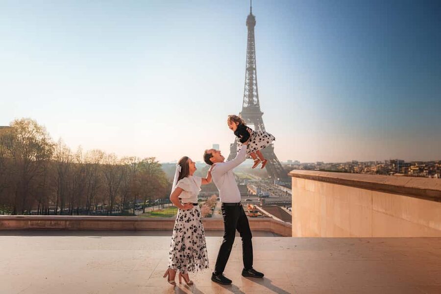 Paris: Professional Photoshoot with the Eiffel Tower - Weather and changing Paris conditions
