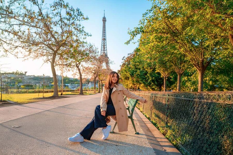 Paris: Professional Photoshoot with the Eiffel Tower - Meeting near the Eiffel Tower