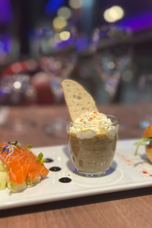 Paris: River Seine Cruise with 3-Course Lunch - What the two-hour route shows you