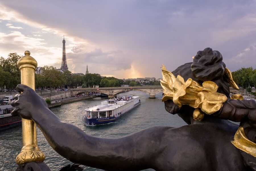 Paris: Romantic Cruise with 3-course Dinner on Seine River - Boarding, timing, and comfort