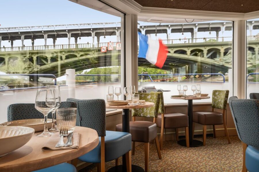 Paris: Romantic Cruise with 3-course Dinner on Seine River - Seating, terrace access, and the best view strategy