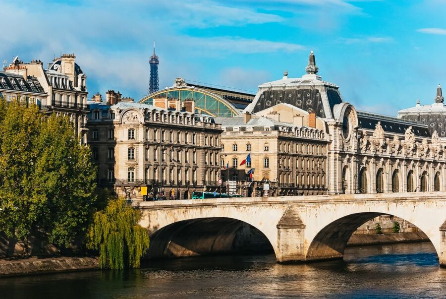 Paris: Romantic Cruise with 3-course Dinner on Seine River - Île aux Cygnes and the first Eiffel Tower views