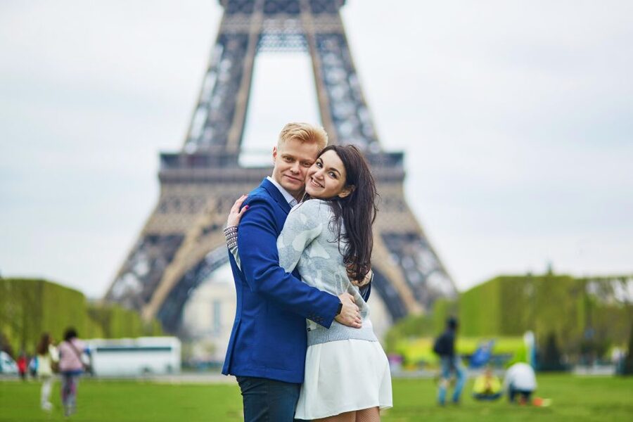 Paris: Romantic Photoshoot for Couples - Why Professional Direction Matters