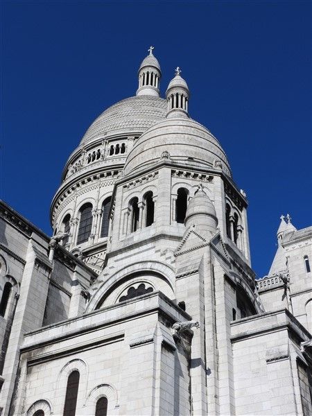 Paris: Sacré-Coeur and Montmartre Tour with Expert Guide - Crowds, weather, and the one-hour limit