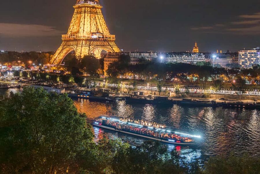 Paris : Scenic Cruise on the Seine River with Champagne - The Eiffel Tower as the grand finish