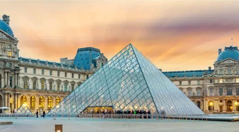 Paris: See 15 to 30 Top Sights with a Fun Guide - Moulin Rouge and the move across Paris