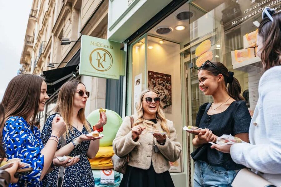 Paris: Seine Cruise and Macaron Tasting by the Eiffel Tower - What this Paris experience really includes