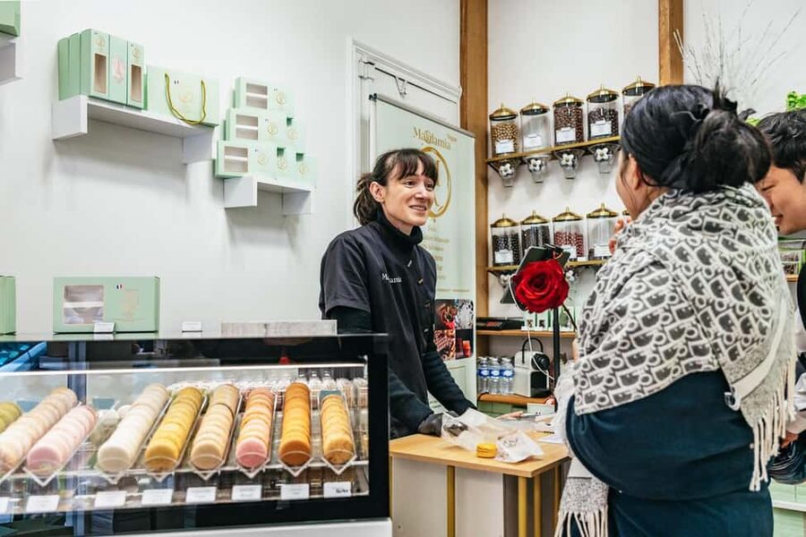 Paris: Seine Cruise and Macaron Tasting by the Eiffel Tower - Collecting two macarons at MAKDAMIA