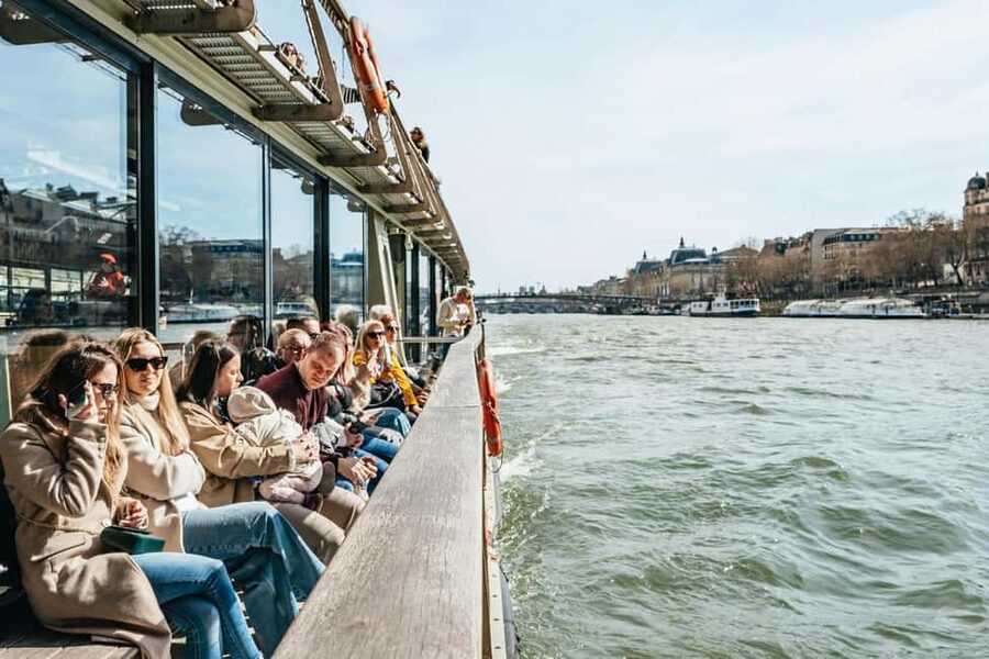 Paris: Seine Cruise and Macaron Tasting by the Eiffel Tower - Boarding at Port de la Bourdonnais, Pier Number 3