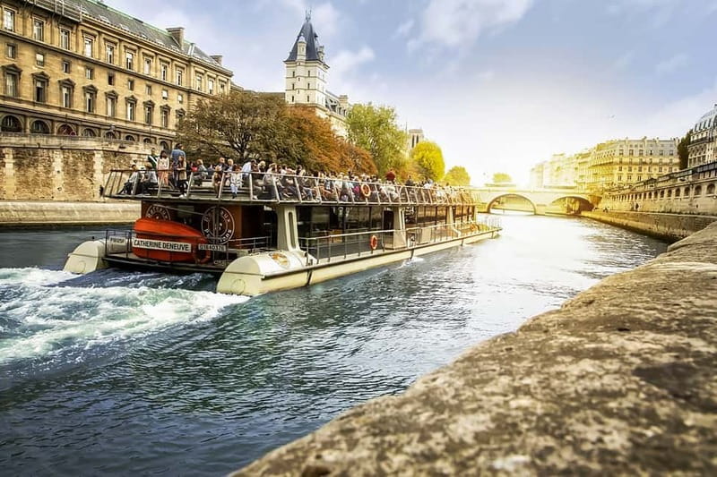 Paris: Seine Cruise & Crepe Tasting near the Eiffel Tower - Choosing the upper deck or the warm lower level