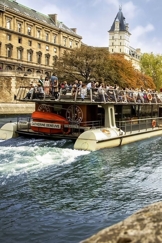 Paris: Seine Cruise & Crepe Tasting near the Eiffel Tower - Finding the crêpe at Les Terrasses du Trocadéro