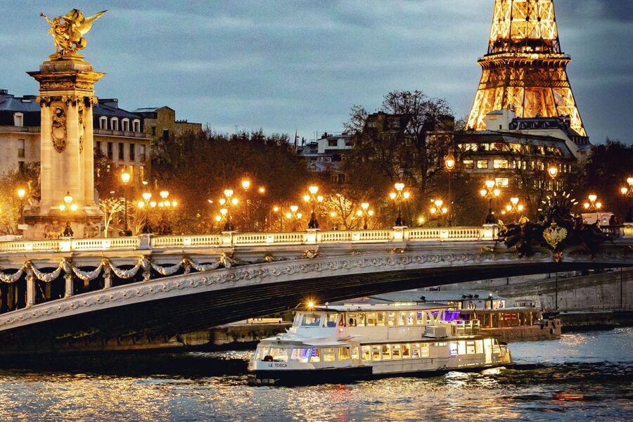 Paris: Seine Dinner Cruise from Eiffel Tower/Liberty Statue - Key points to know before booking