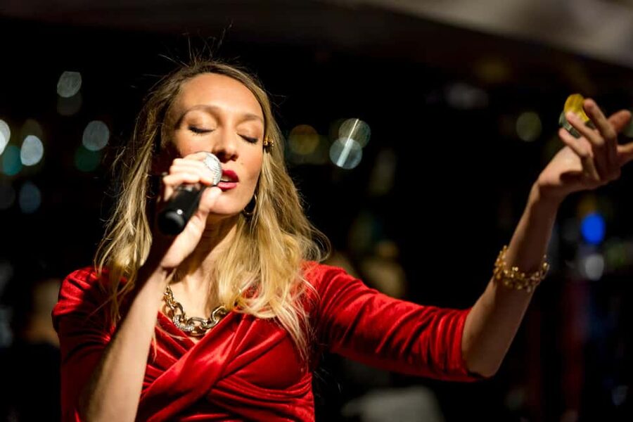 Paris: Seine River Champagne Dinner Cruise with Live Music - Key details to know before booking