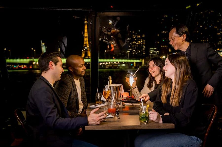 Paris: Seine River Champagne Dinner Cruise with Live Music - A Paris evening built around the Seine