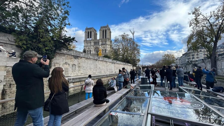 Paris: Seine River Cruise and 3-course Bistro Lunch - A one-hour route through central Paris