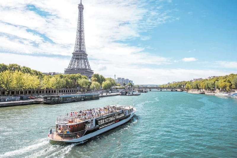 Paris: Seine River Cruise with a Live Guide - Hôtel de Ville, Louvre, and the city’s grand riverfront