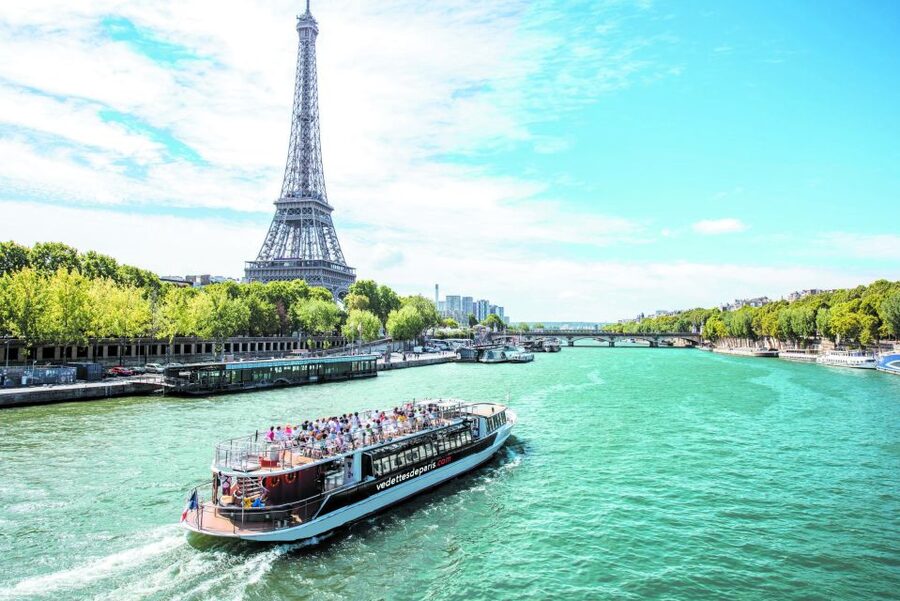 Paris: Seine River Cruise with a Live Guide - Who will enjoy this cruise most?