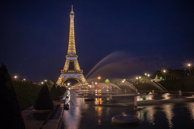 Paris Seine River Dinner Cruise by Maxim's with Champagne & Music - Timing, pace, and the small-boat tradeoff