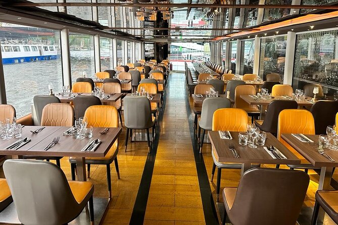 Paris Seine River dinner cruise from Alexandre III bridge - The three-course dinner and what to expect