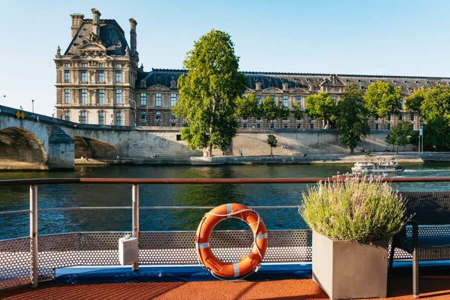 Paris: Seine River Panoramic Views Dinner Cruise - A Small Boat With Seats Built for Sightseeing
