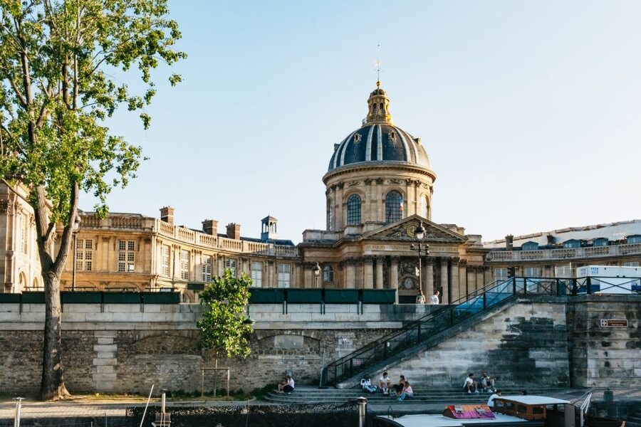 Paris: Seine River Panoramic Views Dinner Cruise - Notre Dame, the Conciergerie, and Île Saint-Louis