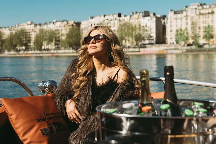 Paris: Seine River Private Cruise - From the Statue of Liberty to the Eiffel Tower