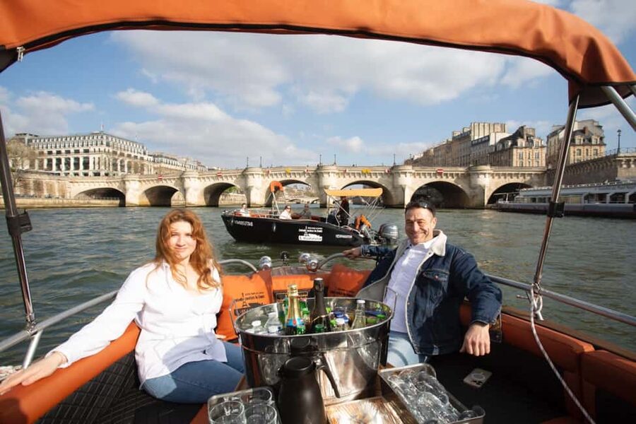 Paris: Seine River Private Cruise - Place de la Concorde and the return west