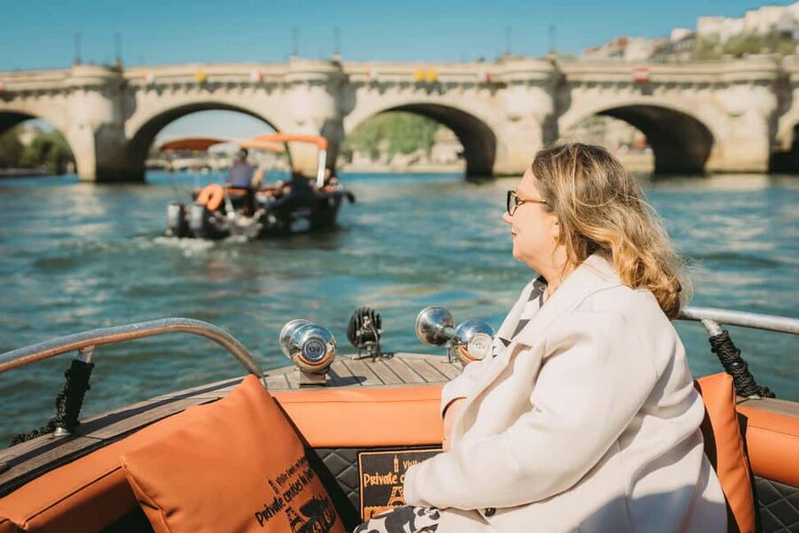 Paris: Seine River Private Cruise - Choosing between the standard and larger boats