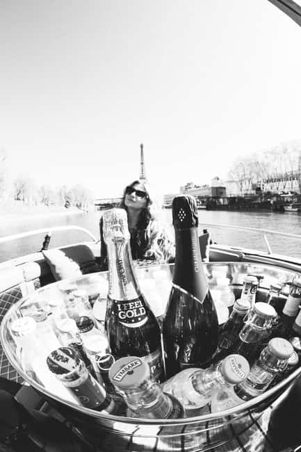 Paris: Seine River Private Cruise - Starting at Port Javel Haut in Paris 15