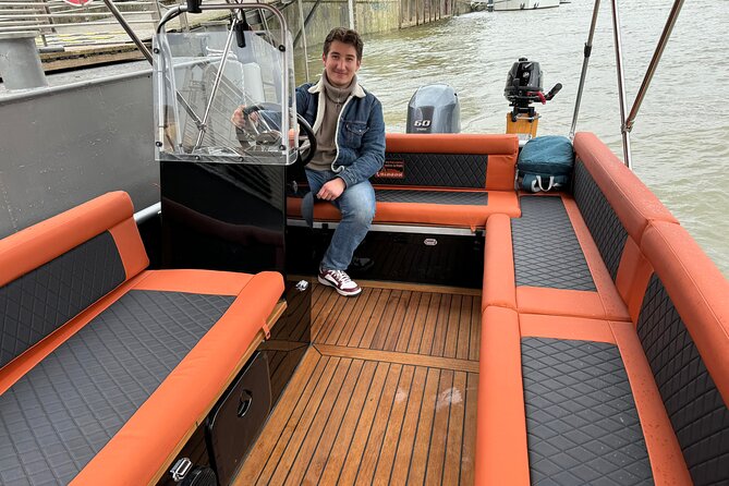 Paris Seine River Private or Shared Boat Tour - The Statue of Liberty on Île aux Cygnes