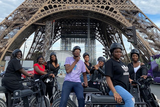 Paris Sightseeing Family Friendly Guided Electric Bike Tour - Pont des Arts and the islands of the Seine