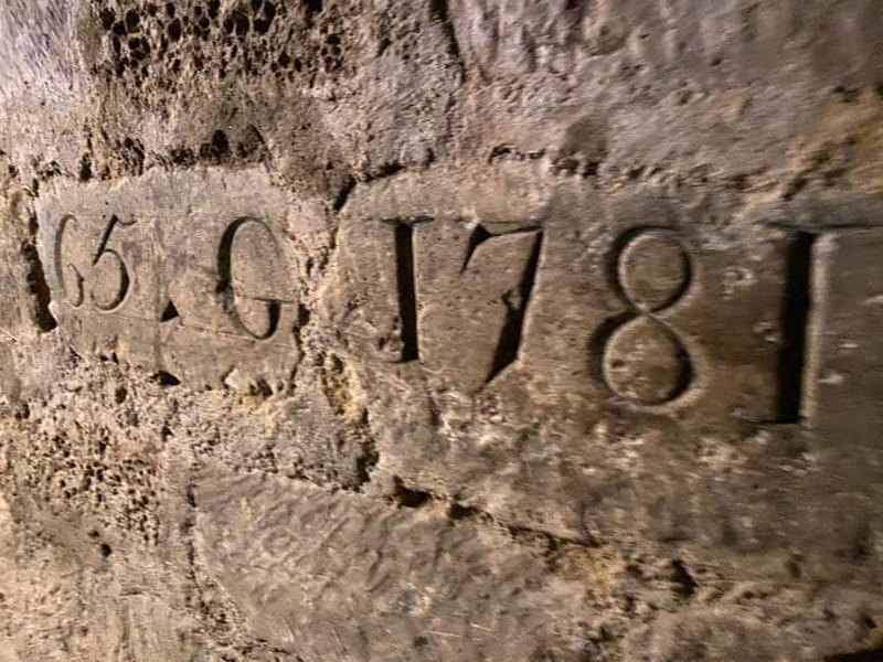 Paris: Small-Group Catacombs Tour with Skip-the-Line Entry - What the Six-Person Group Changes
