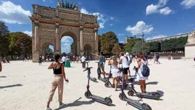 Paris: Small-Group E-Scooter Tour with a Local Guide