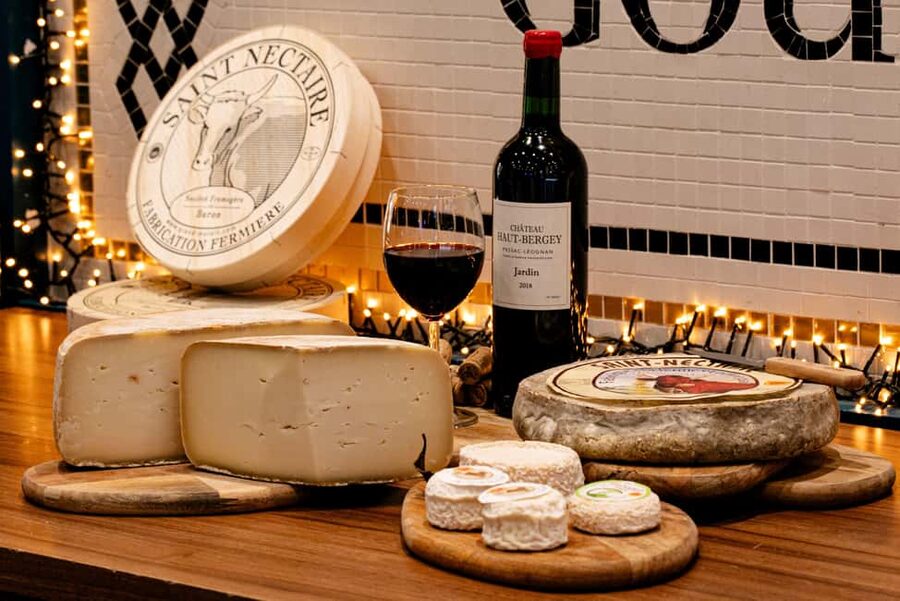 Paris: Tasting of 3 Wine and 3 Cheese - The three-wine flight: white, rosé, and red