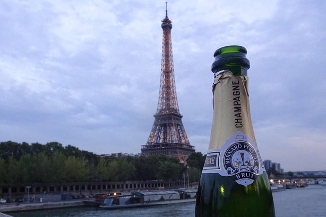 Paris Vintage Tour by Night on a Sidecar with Champagne - The Arc de Triomphe and the Eiffel Tower toast