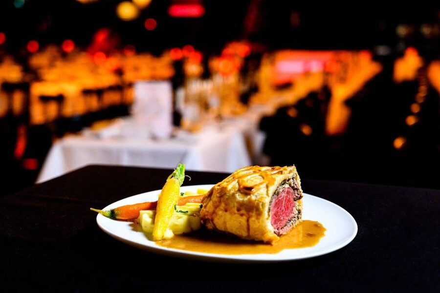 Paris: VIP Dinner and Cabaret Show at Paradis Latin - Who Will Enjoy This Paris Night Most?