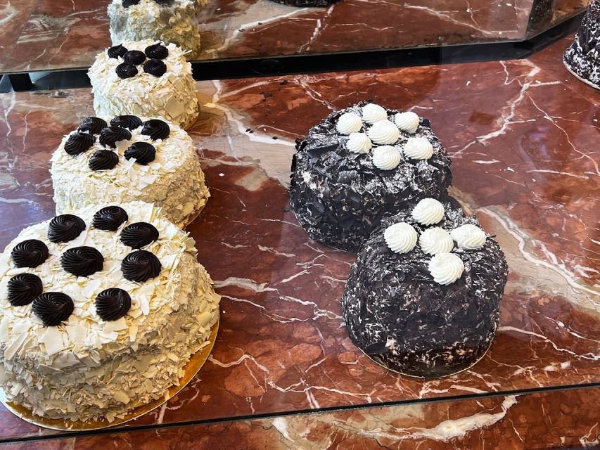 Paris: Walking Food Tour with Cheese, Wine and Delicacies - The guides make or break the walk