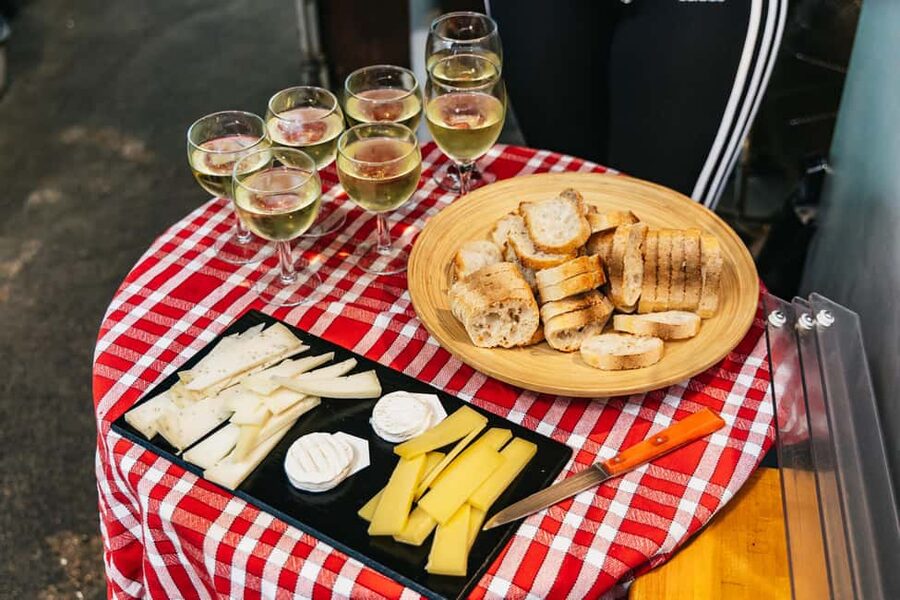 Paris: Walking Food Tour with Cheese, Wine and Delicacies - Meeting your guide near Le Repaire de Bacchus