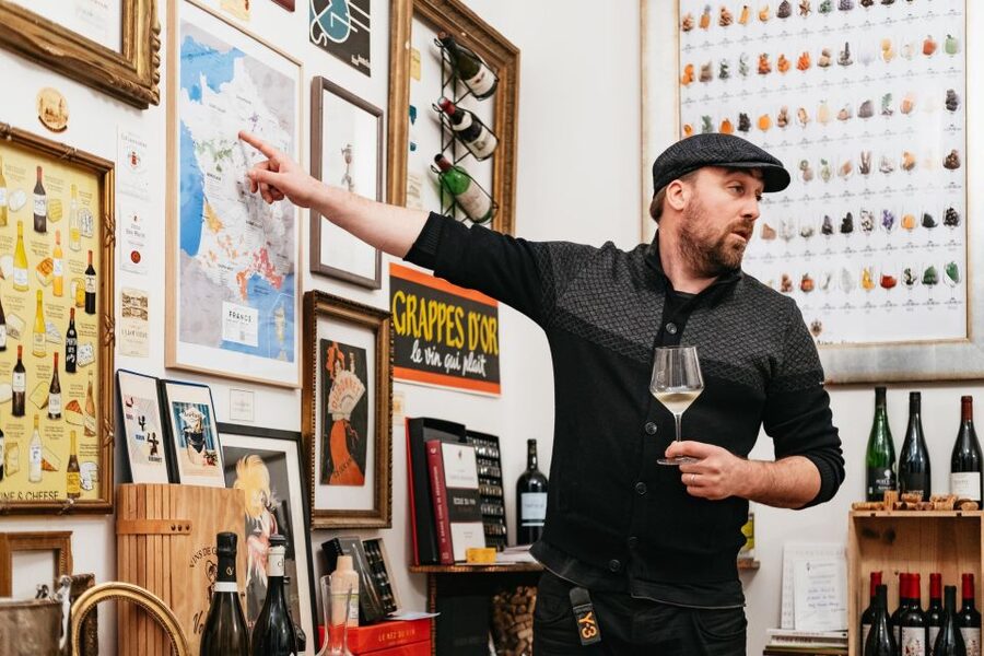 Paris: Wine Tasting Experience with 6 Wines and Cheese Board - A friendly start at the Paris Wine Co boutique