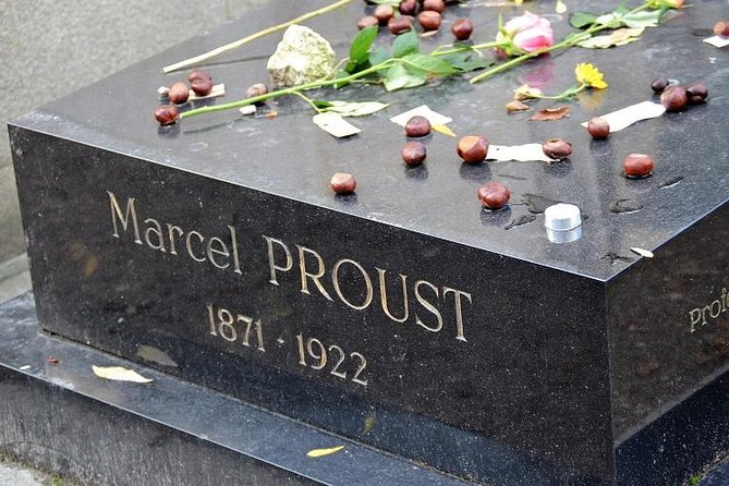 Pere Lachaise Cemetery Walking Tour in Paris - A Small Group Makes the Stories Better