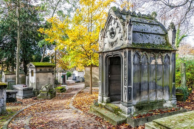 Père Lachaise Cemetery Walking Tour - Semi-Private 12ppl Max - What the small group changes