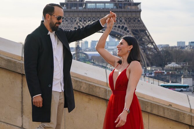 Photo Session in Paris - Photographer at the Eiffel Tower - Why a Trocadéro photo session works so well