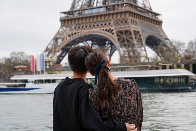 Photo Session in Paris - Photographer at the Eiffel Tower - Stop two: the famous Trocadéro steps