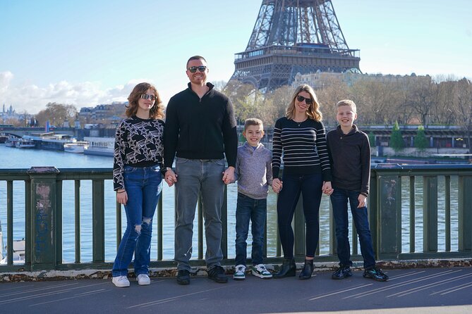 Photo Session in Paris - Photographer at the Eiffel Tower - How Phineas guides the photography