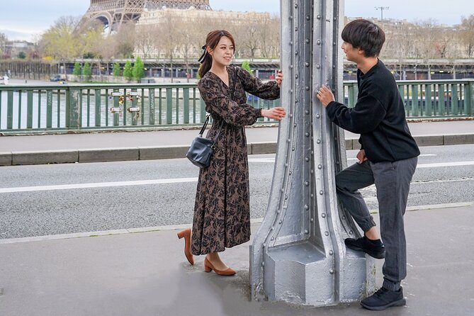 Photo Session in Paris - Photographer at the Eiffel Tower - What you receive after the session
