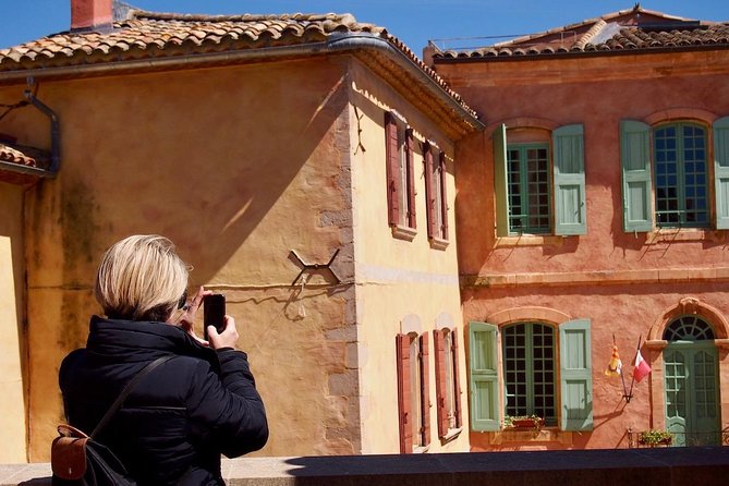 Picturesque Luberon - From AIX-EN-PROVENCE - Roussillon and Provence in red and orange